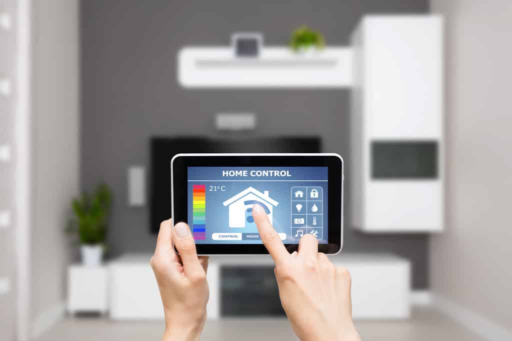 3 Benefits of Having a Remote-Controlled Programmable Thermostat